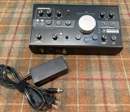 Mackie big knob studio monitor - big,